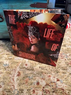 The Life of a Showgirl-The Tiny Bubbles in Champagne Red Lipstick&Lace Edition